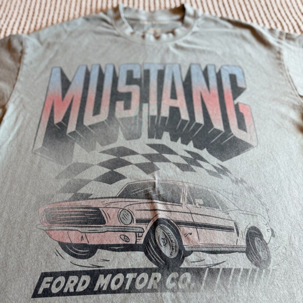 American Eagle Ford Mustang Graphic Tee Shirt Medium Grey Vintage Wash Car